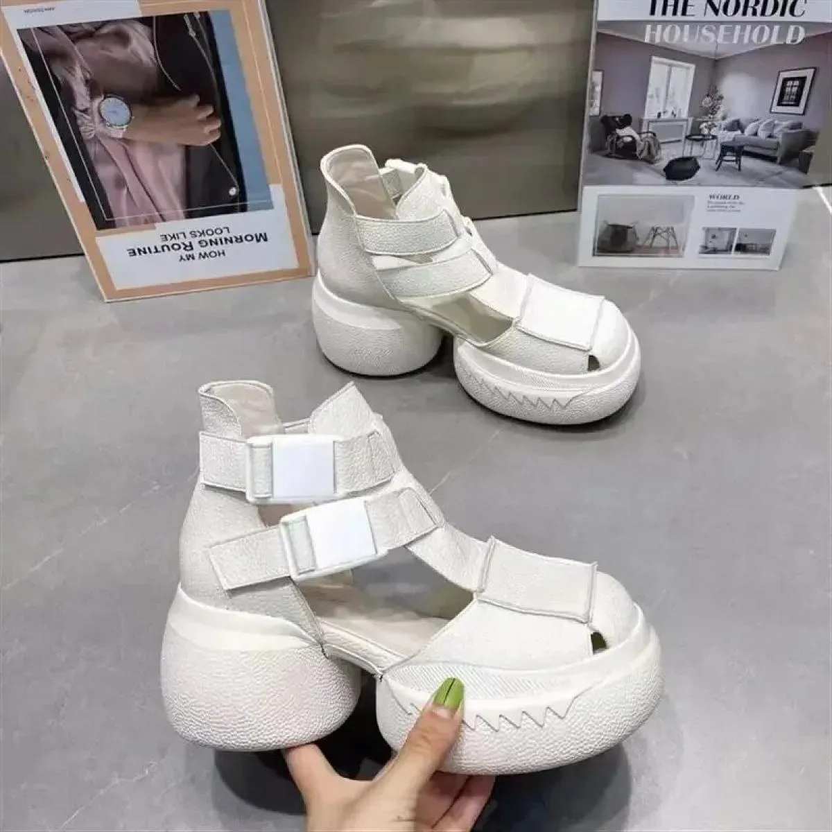 2024 nuova moda di vendita calda estate tacco quadrato scarpe da donna tinta unita tacco medio moderni stivali a testa tonda Zap