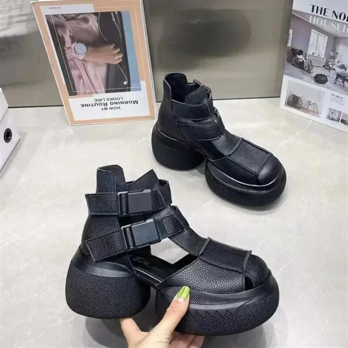 2024 nuova moda di vendita calda estate tacco quadrato scarpe da donna tinta unita tacco medio moderni stivali a testa tonda Zap