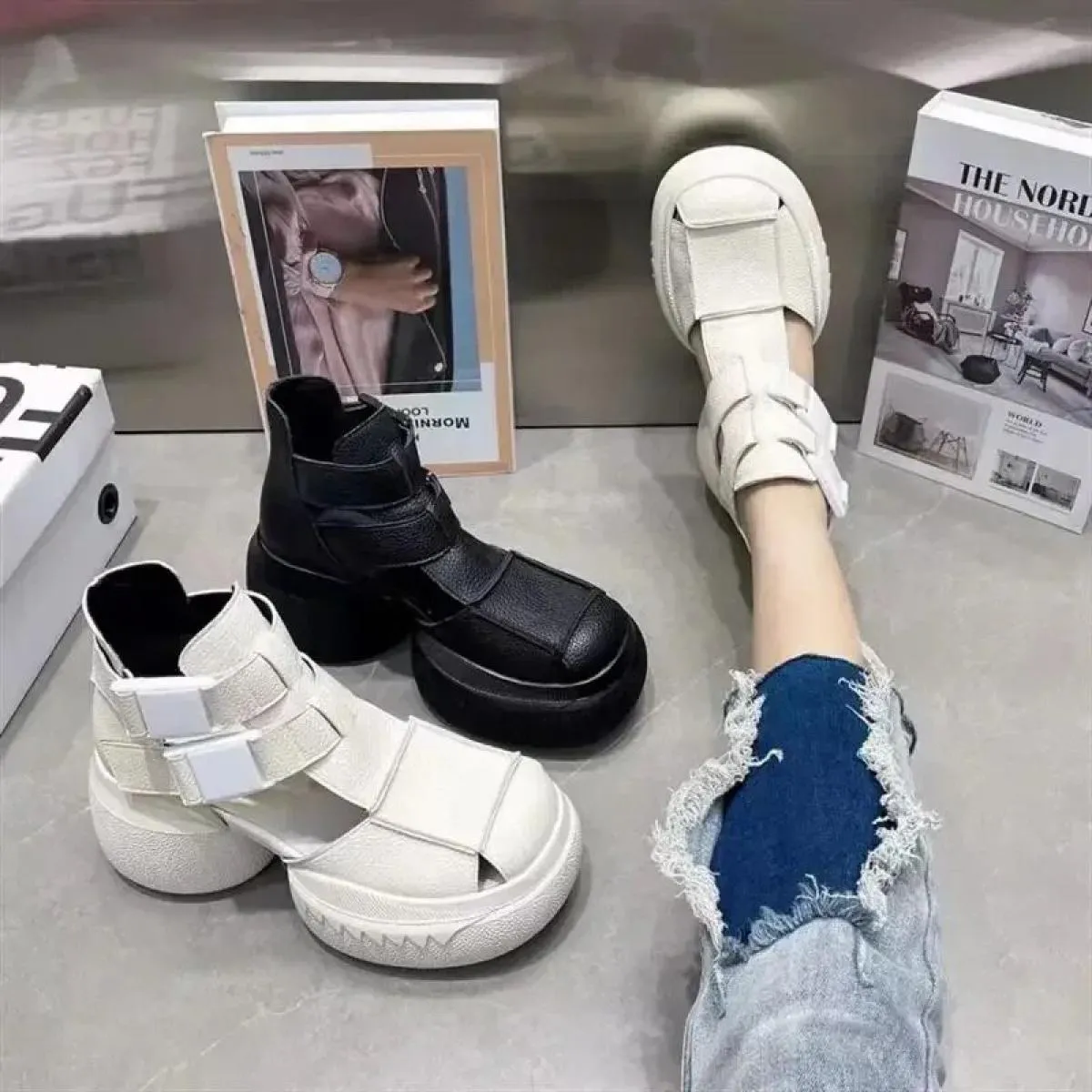 2024 nuova moda di vendita calda estate tacco quadrato scarpe da donna tinta unita tacco medio moderni stivali a testa tonda Zap