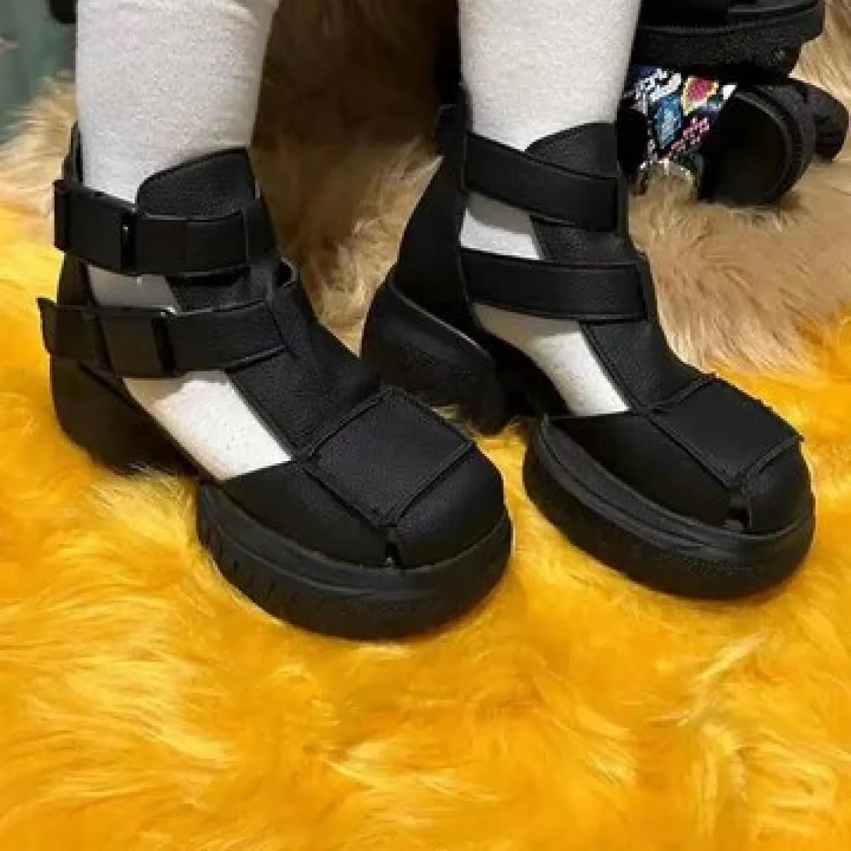 2024 nuova moda di vendita calda estate tacco quadrato scarpe da donna tinta unita tacco medio moderni stivali a testa tonda Zap