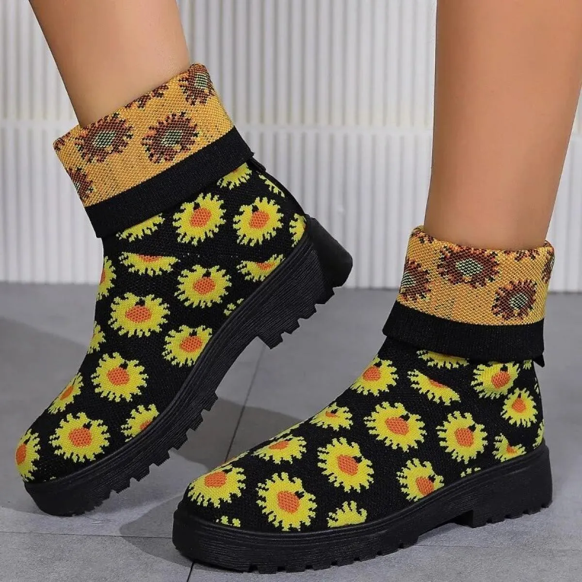 2024 Scarpe calde di vendita per le donne Slip On Stivali da donna di moda Classici traspiranti Punta rotonda Tacco quadrato con