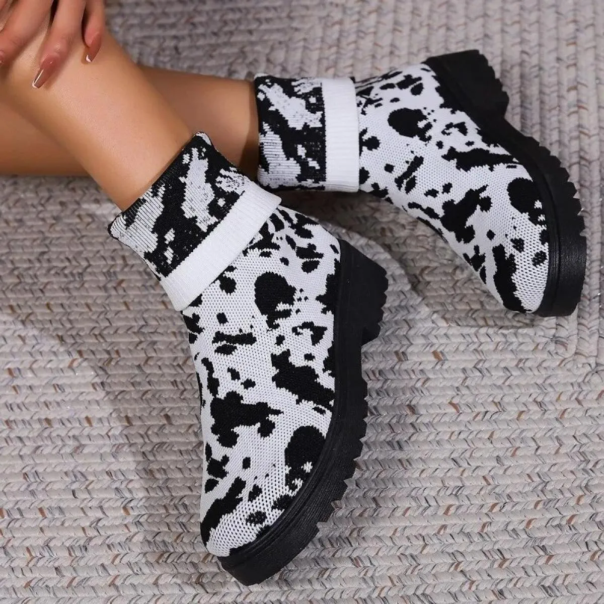 2024 Scarpe calde di vendita per le donne Slip On Stivali da donna di moda Classici traspiranti Punta rotonda Tacco quadrato con