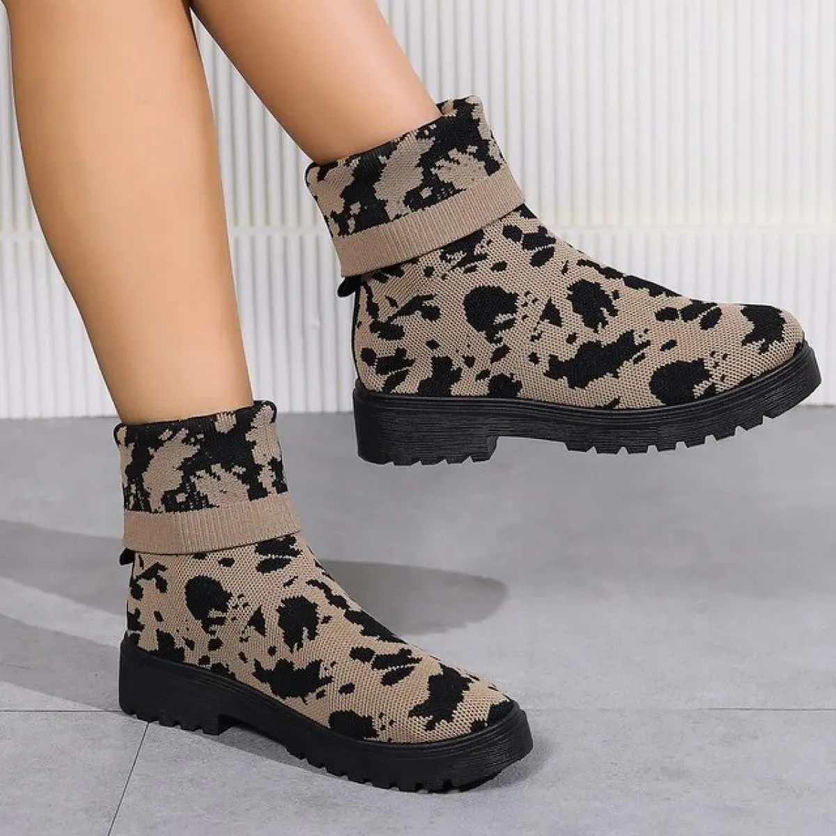 2024 Scarpe calde di vendita per le donne Slip On Stivali da donna di moda Classici traspiranti Punta rotonda Tacco quadrato con