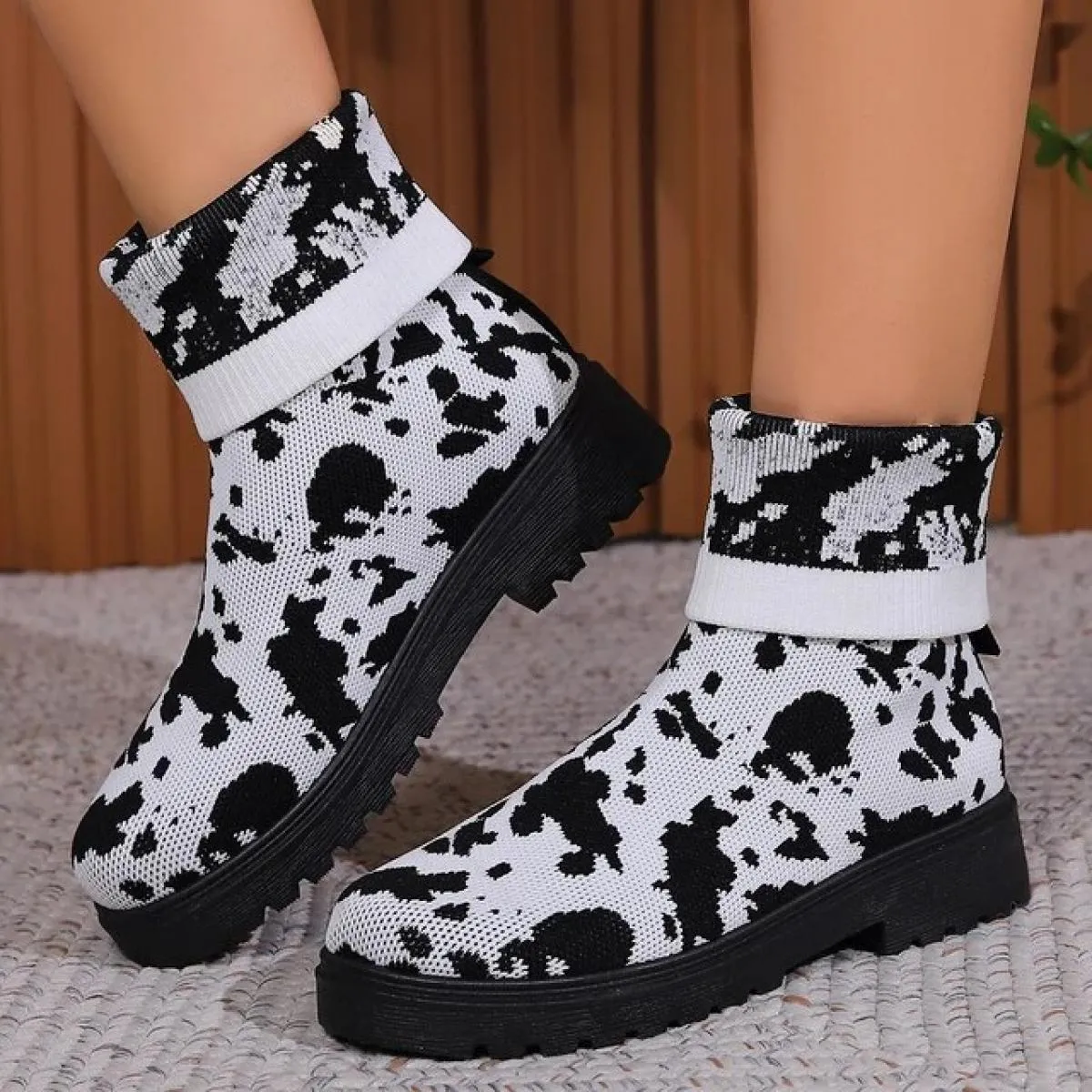 2024 Scarpe calde di vendita per le donne Slip On Stivali da donna di moda Classici traspiranti Punta rotonda Tacco quadrato con
