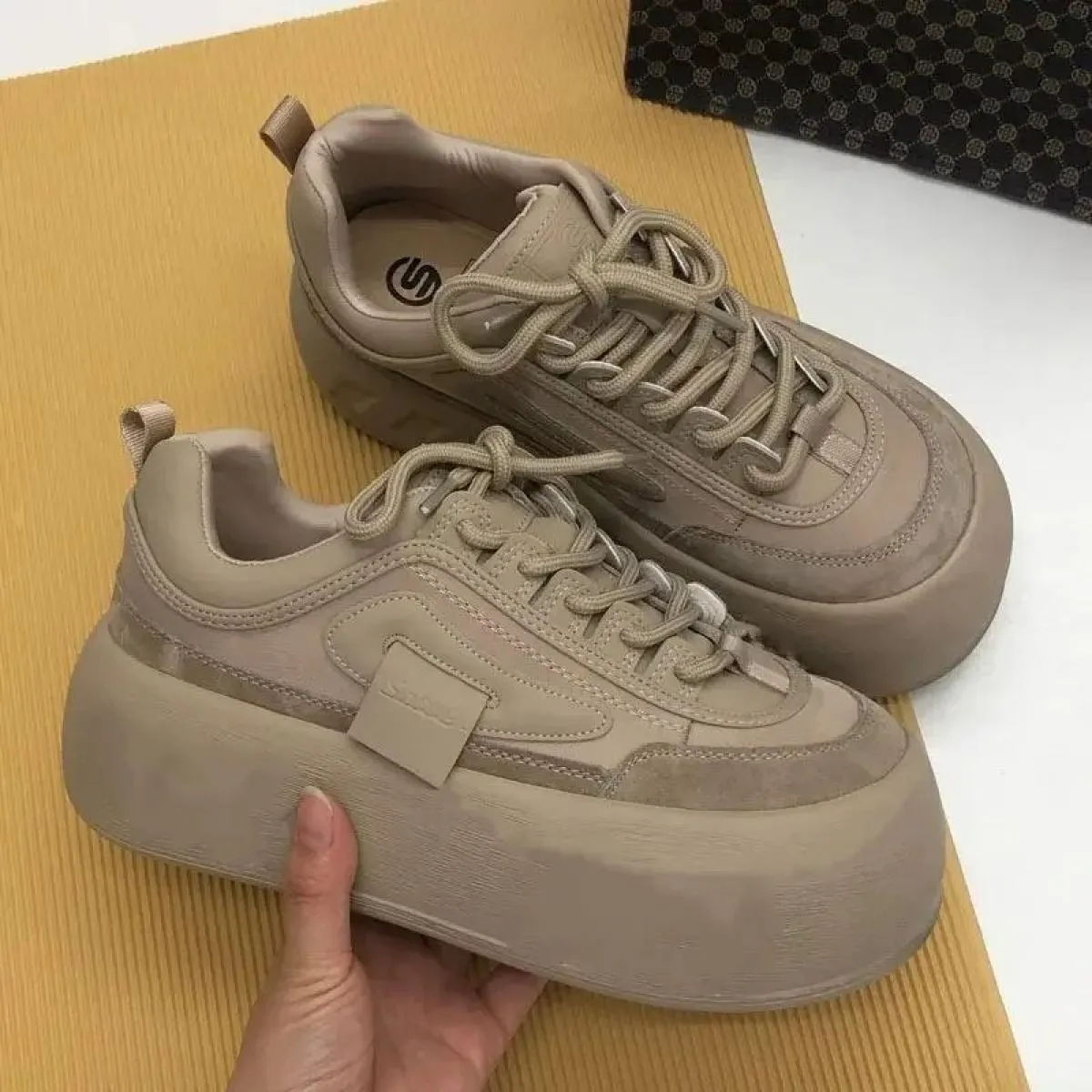 2024 Scarpe da ginnastica robuste invernali femminili Calde scarpe vulcanizzate casual da donna Stivali con plateau alti Moda La