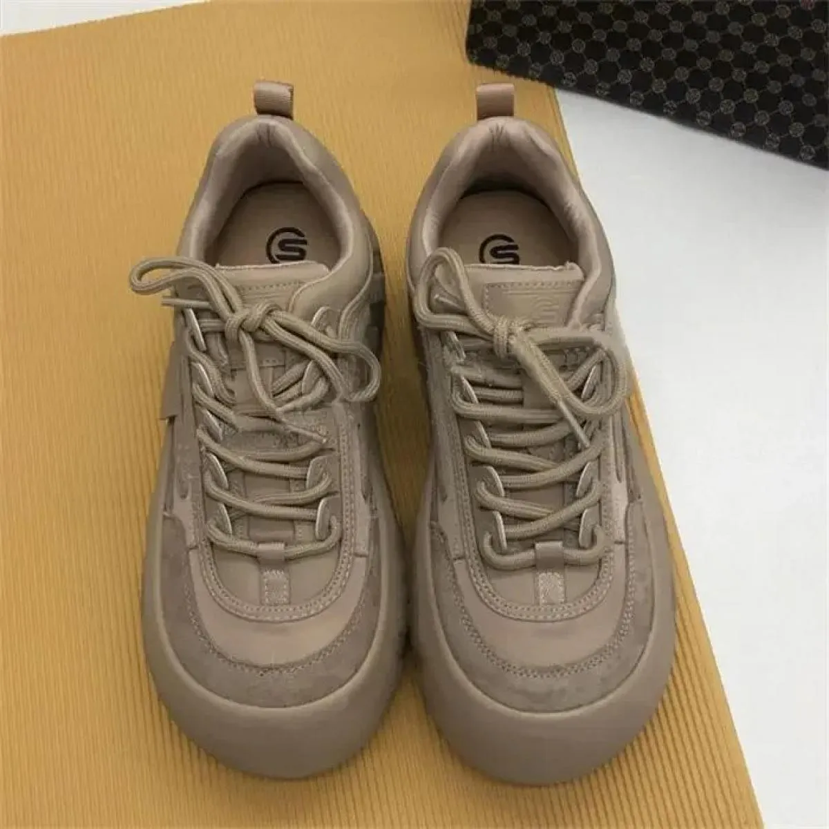 2024 Scarpe da ginnastica robuste invernali femminili Calde scarpe vulcanizzate casual da donna Stivali con plateau alti Moda La