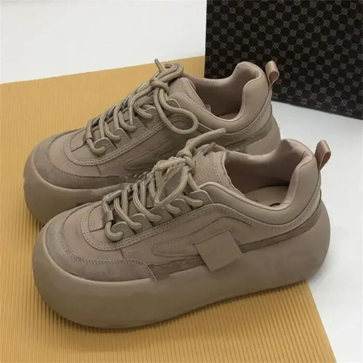 2024 Scarpe da ginnastica robuste invernali femminili Calde scarpe vulcanizzate casual da donna Stivali con plateau alti Moda La