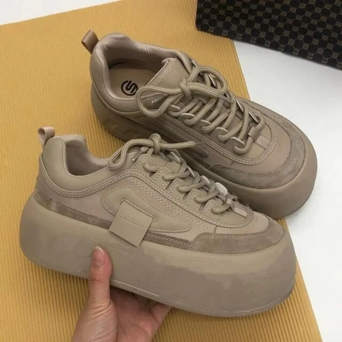 2024 Scarpe da ginnastica robuste invernali femminili Calde scarpe vulcanizzate casual da donna Stivali con plateau alti Moda La