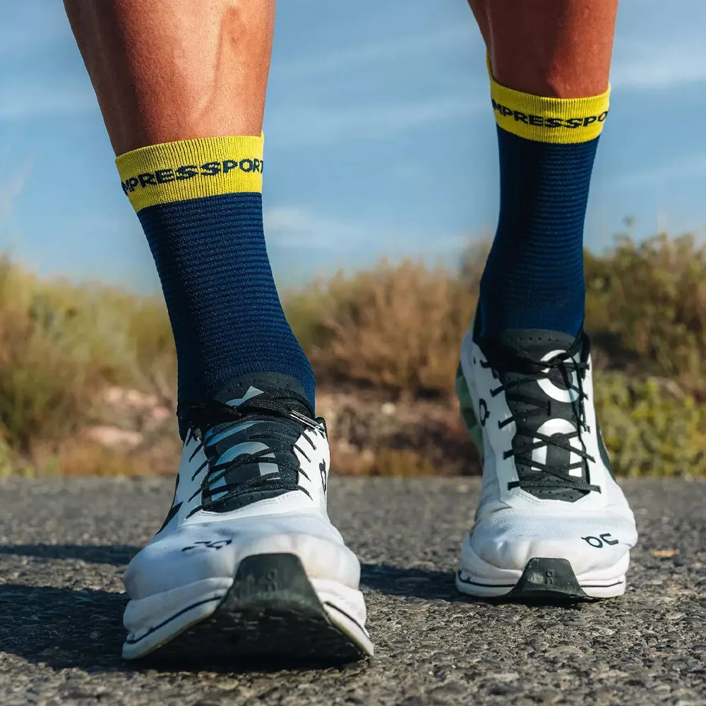 Compressport Pro Racing v4.0 calze da corsa alte - SS24