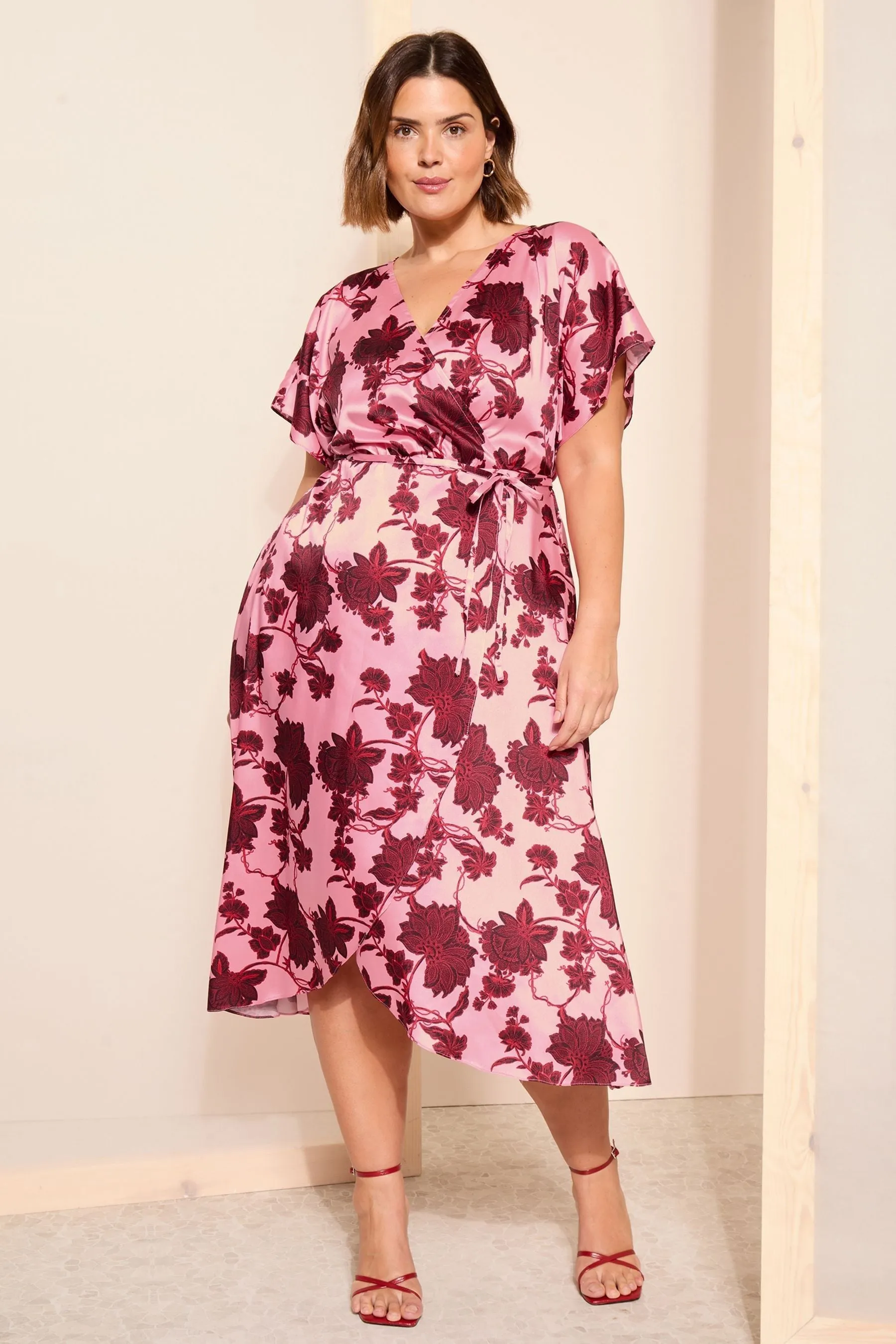 Curves Like These Satin - Abito midi a portafoglio con maniche a volant