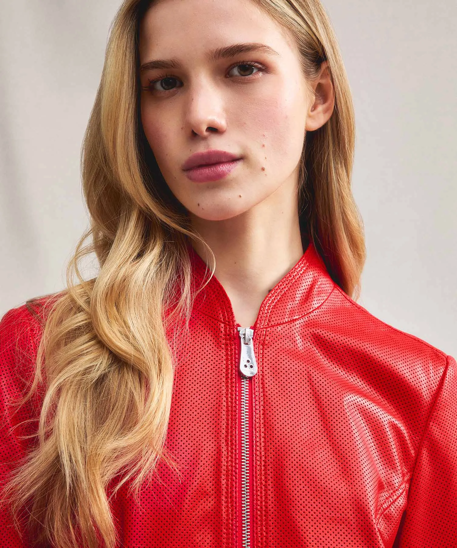 Giacca biker lucida in pelle traforata