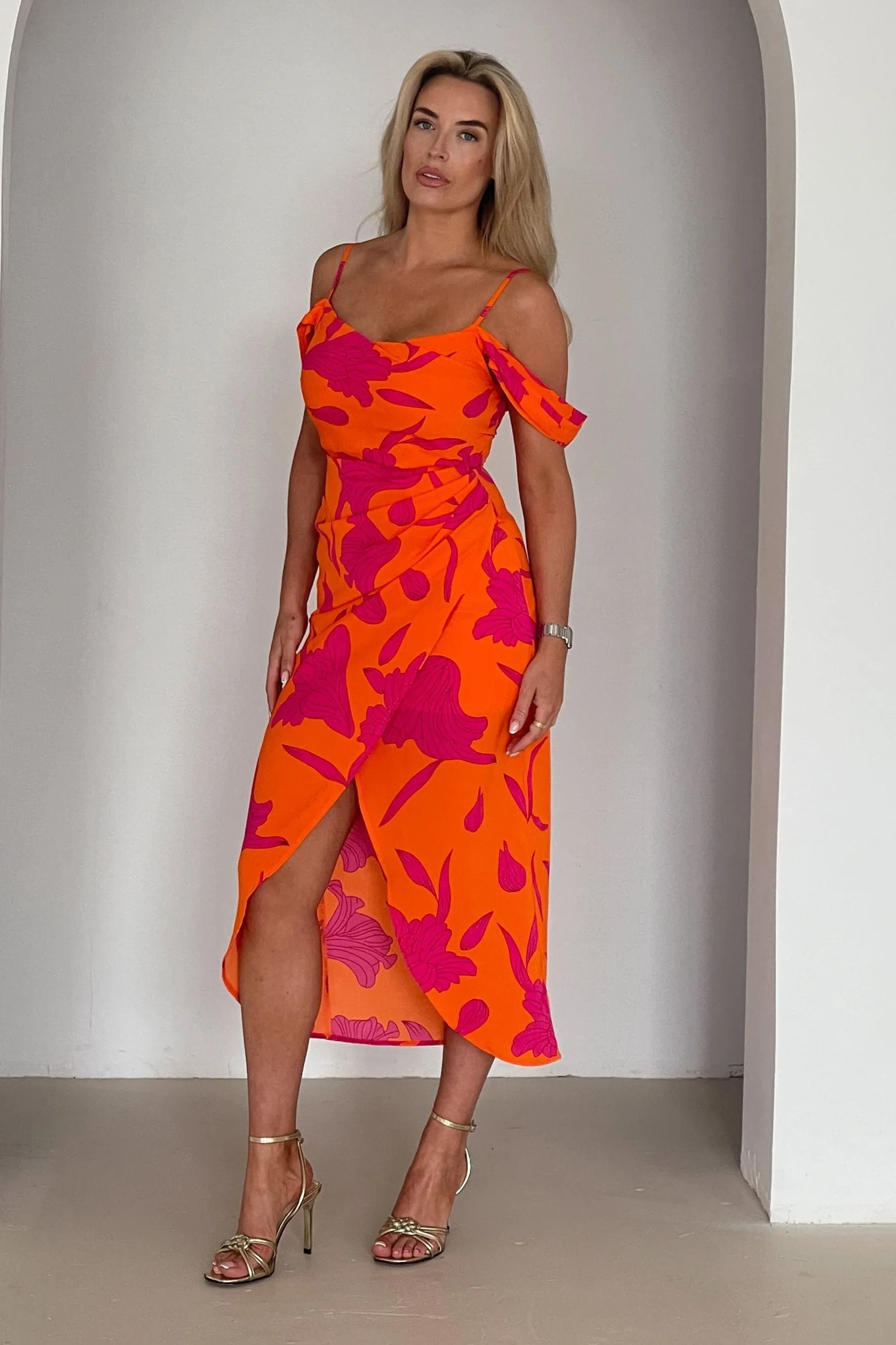 Girl In Mind - Camila - Abito midi a portafoglio con spalle scoperte