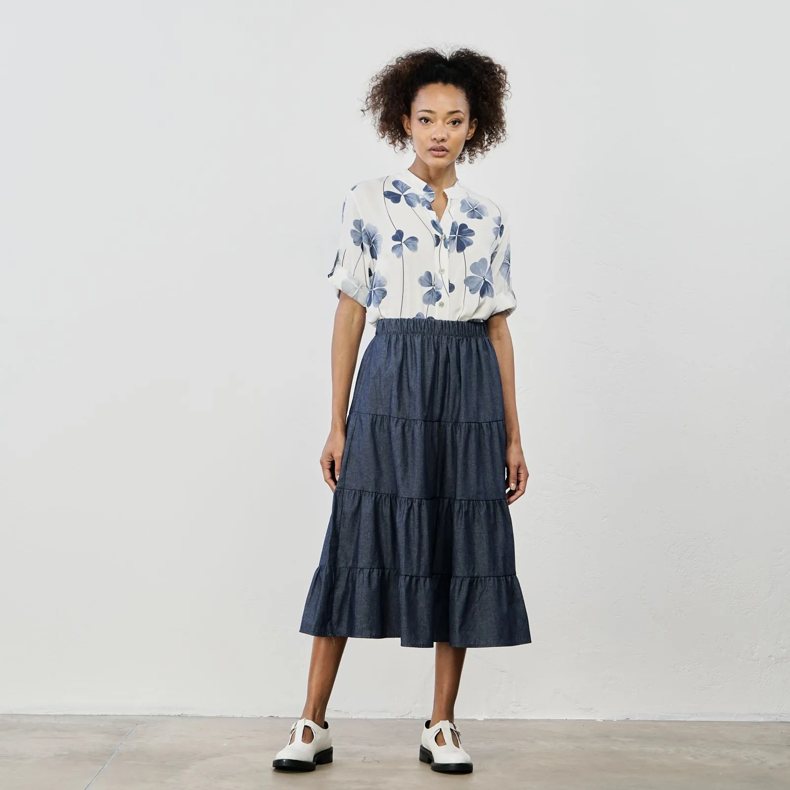 Gonna midi blu in denim con balze