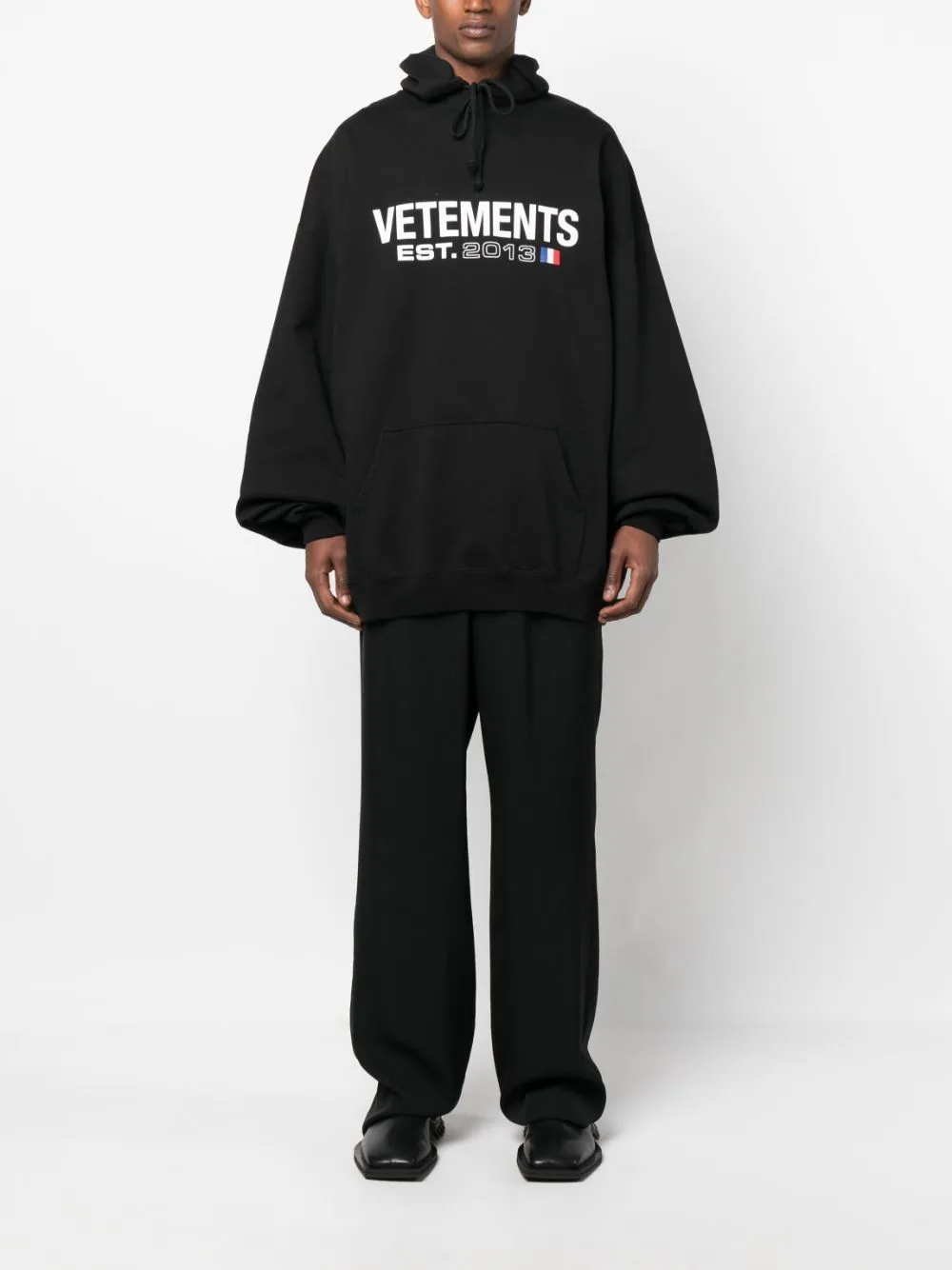 hoodie nera con logo stampato