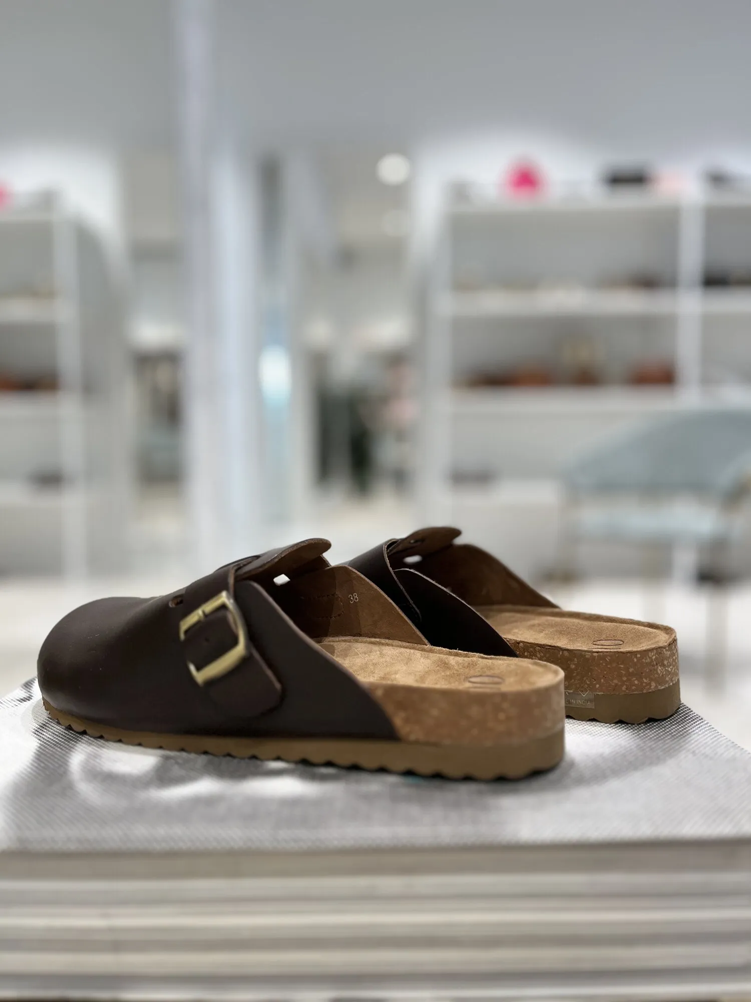 Mules in pelle – Ovyé