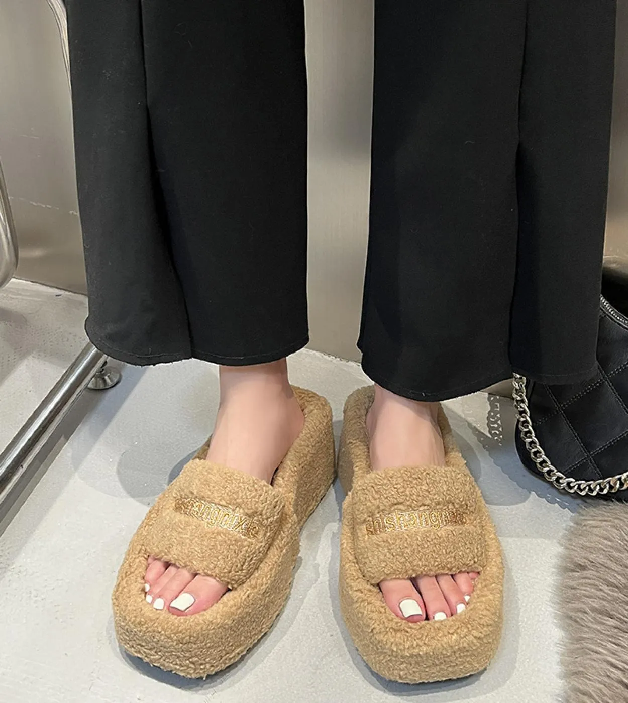 Pantofole da donna autunno inverno lettera pelle scamosciata pelliccia sintetica moda donna casa calore confortevole traspirante