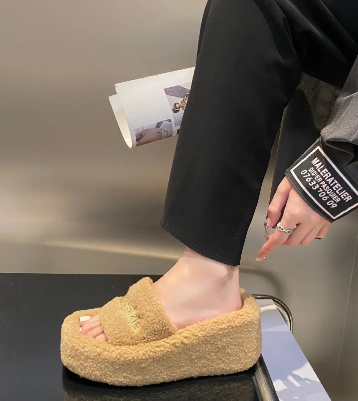 Pantofole da donna autunno inverno lettera pelle scamosciata pelliccia sintetica moda donna casa calore confortevole traspirante