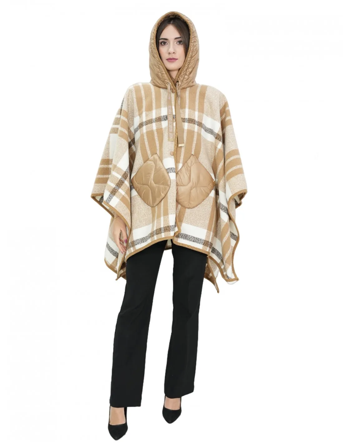 Poncho mantella in lana con inserti in piumino marrone fantasia a quadri con cappuccio e chiusura bottoni tasche esterne 