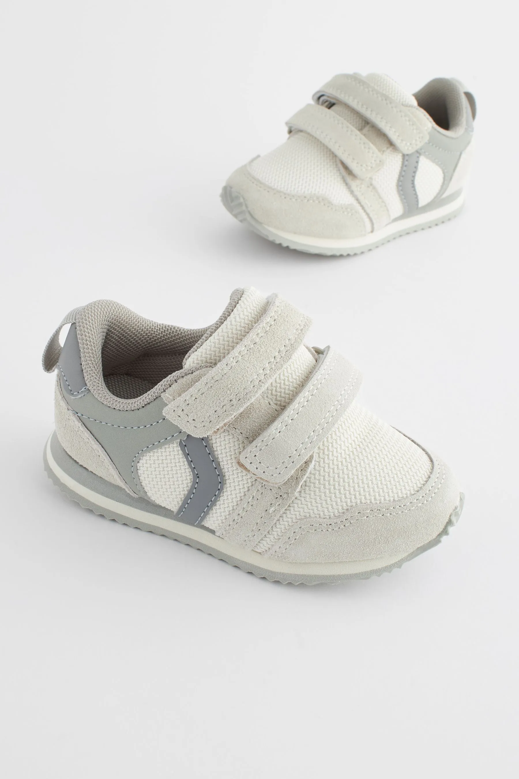 Scarpe da ginnastica con due cinturini    