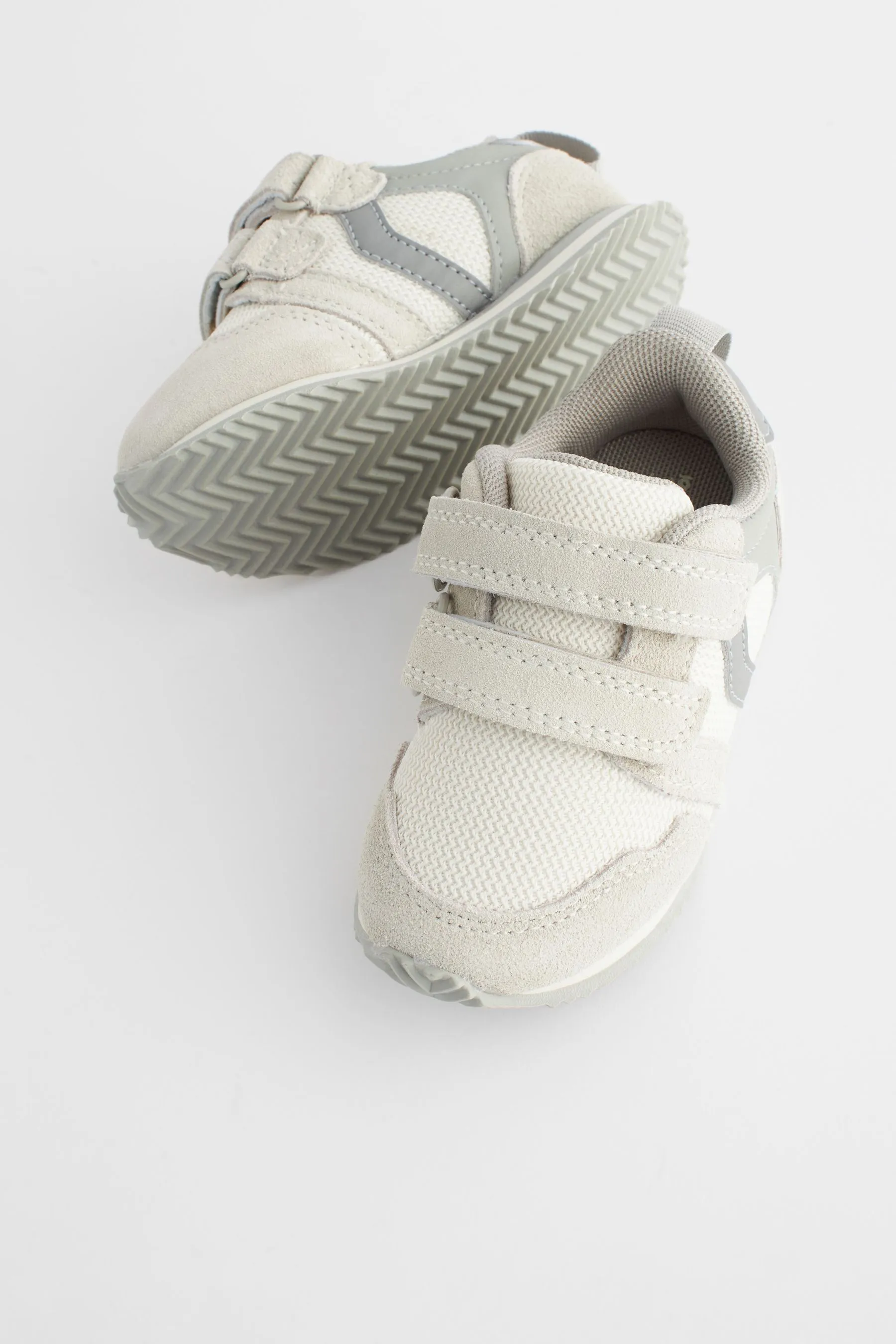 Scarpe da ginnastica con due cinturini    