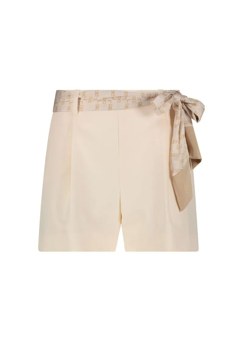 Short con cintura in raso