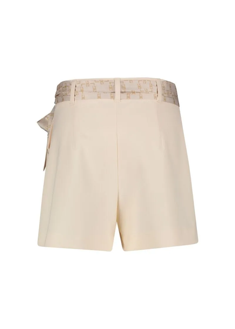 Short con cintura in raso