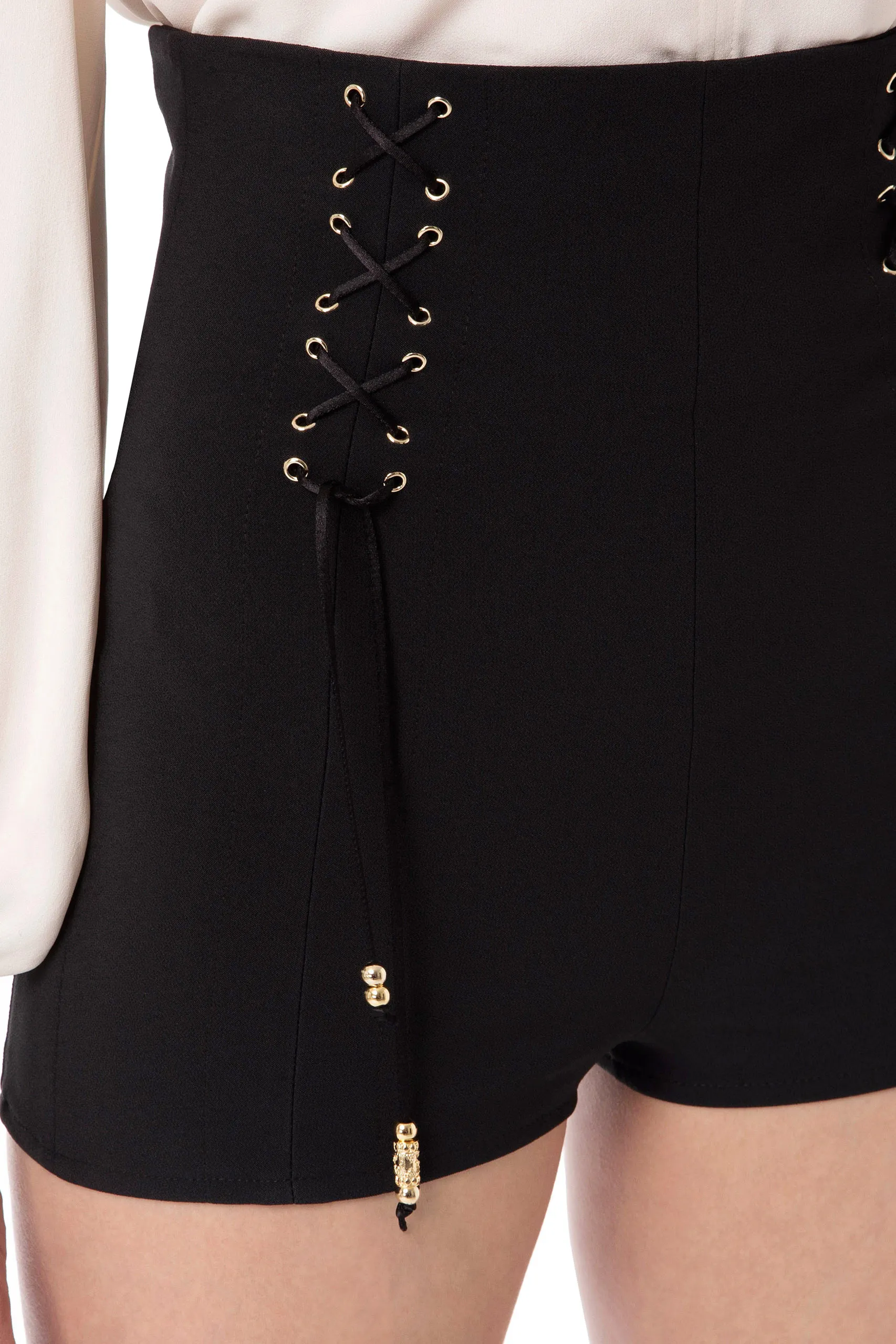 Short culotte a vita alta con intrecci di lacci