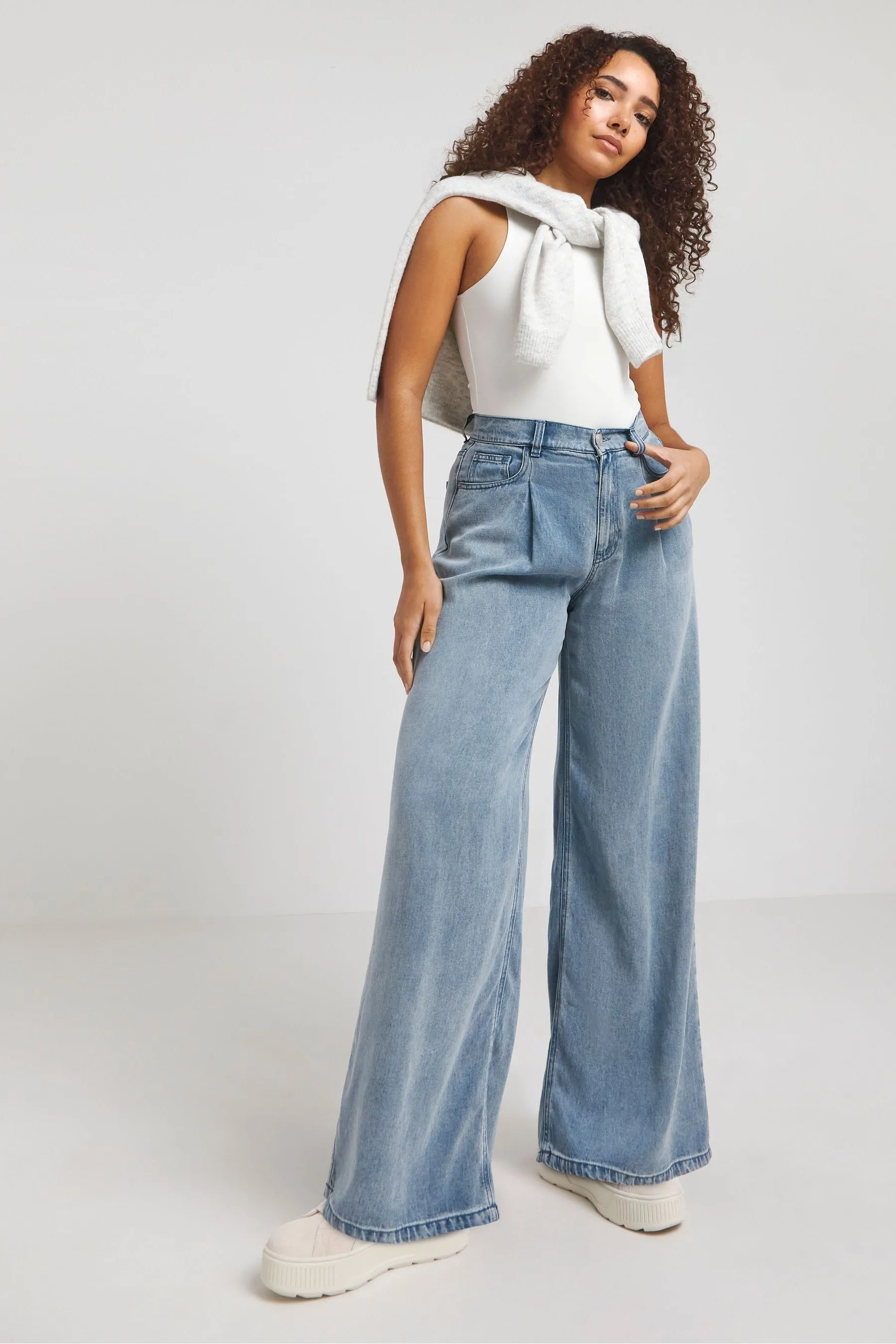 Simply Be - A pieghe a fondo ampio Jeans leggero