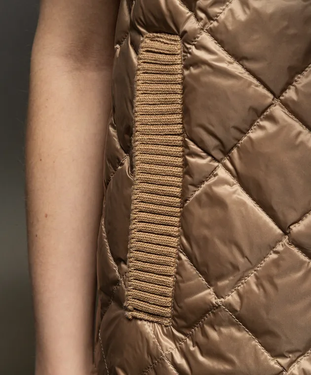 Stilnology Gilet trapuntato marrone con logo metallico 63T831