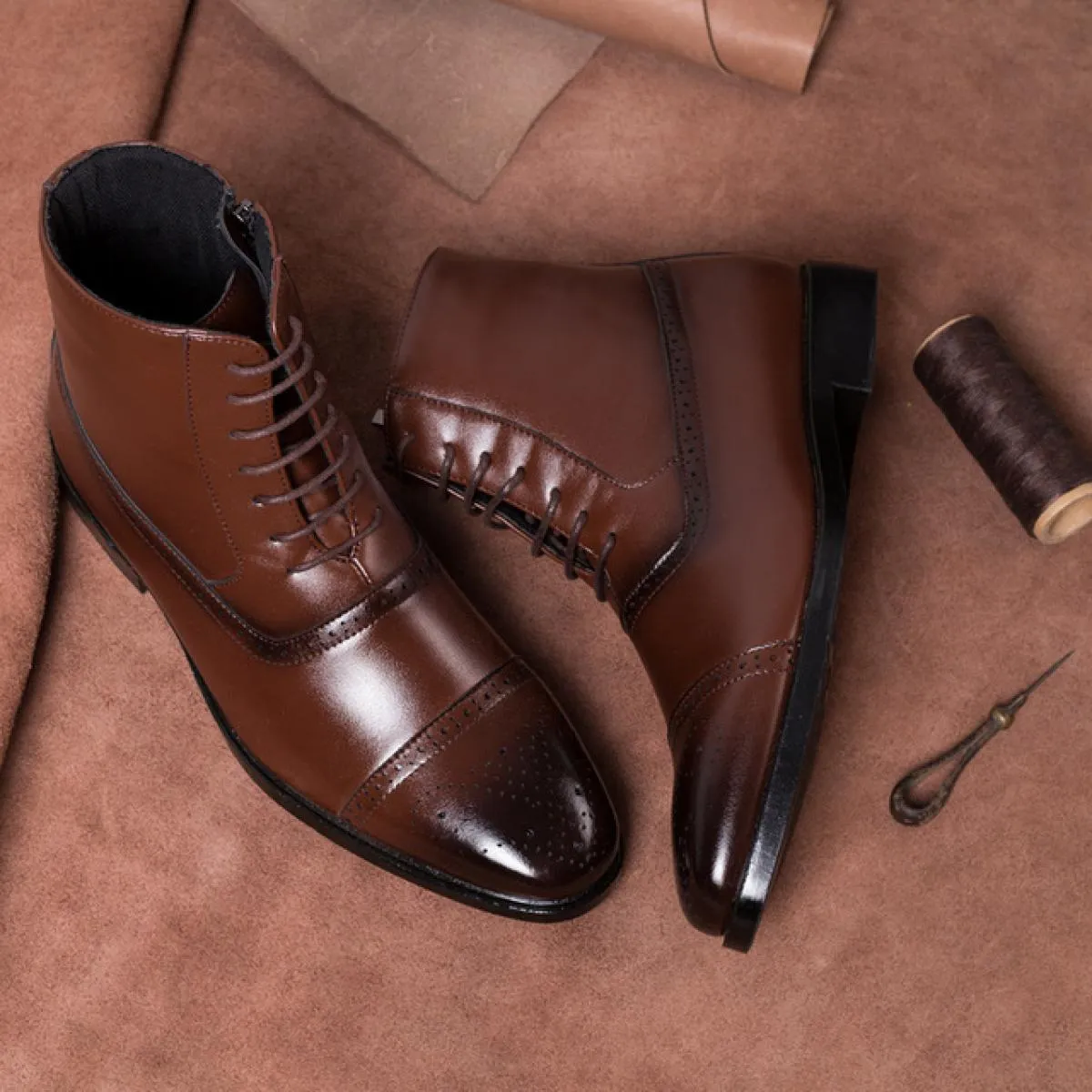 Stivali in pelle con cerniera laterale Scarpe alte stringate stile britannico primaverili da uomo Scarpe da trekking di grandi d