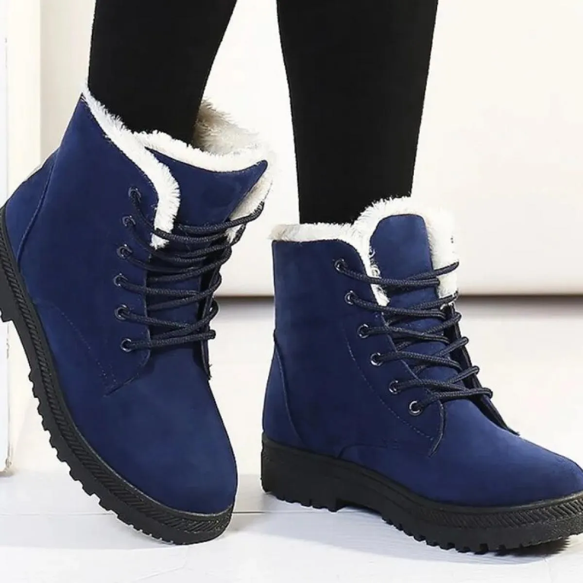 Stivali moderni alla caviglia in pelle scamosciata di mucca 2023 Vendita calda piatta con scarpe da donna Stringate Punta tonda