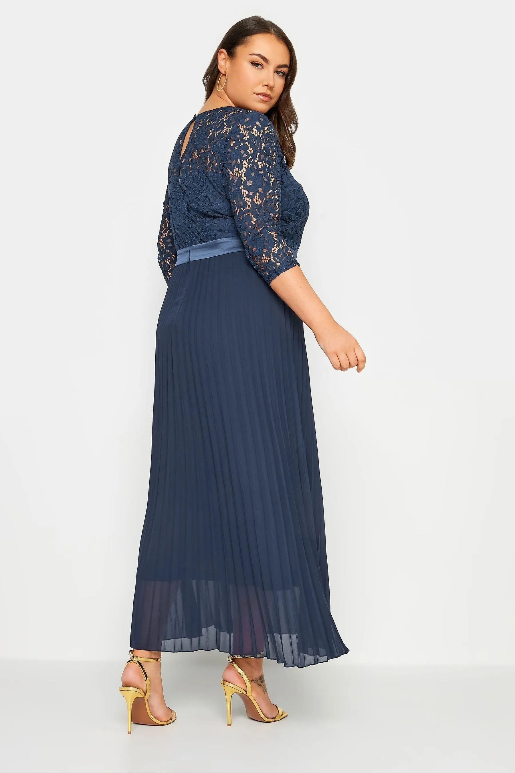 Yours Curve Pizzo - Abito maxi a A pieghe a portafoglio