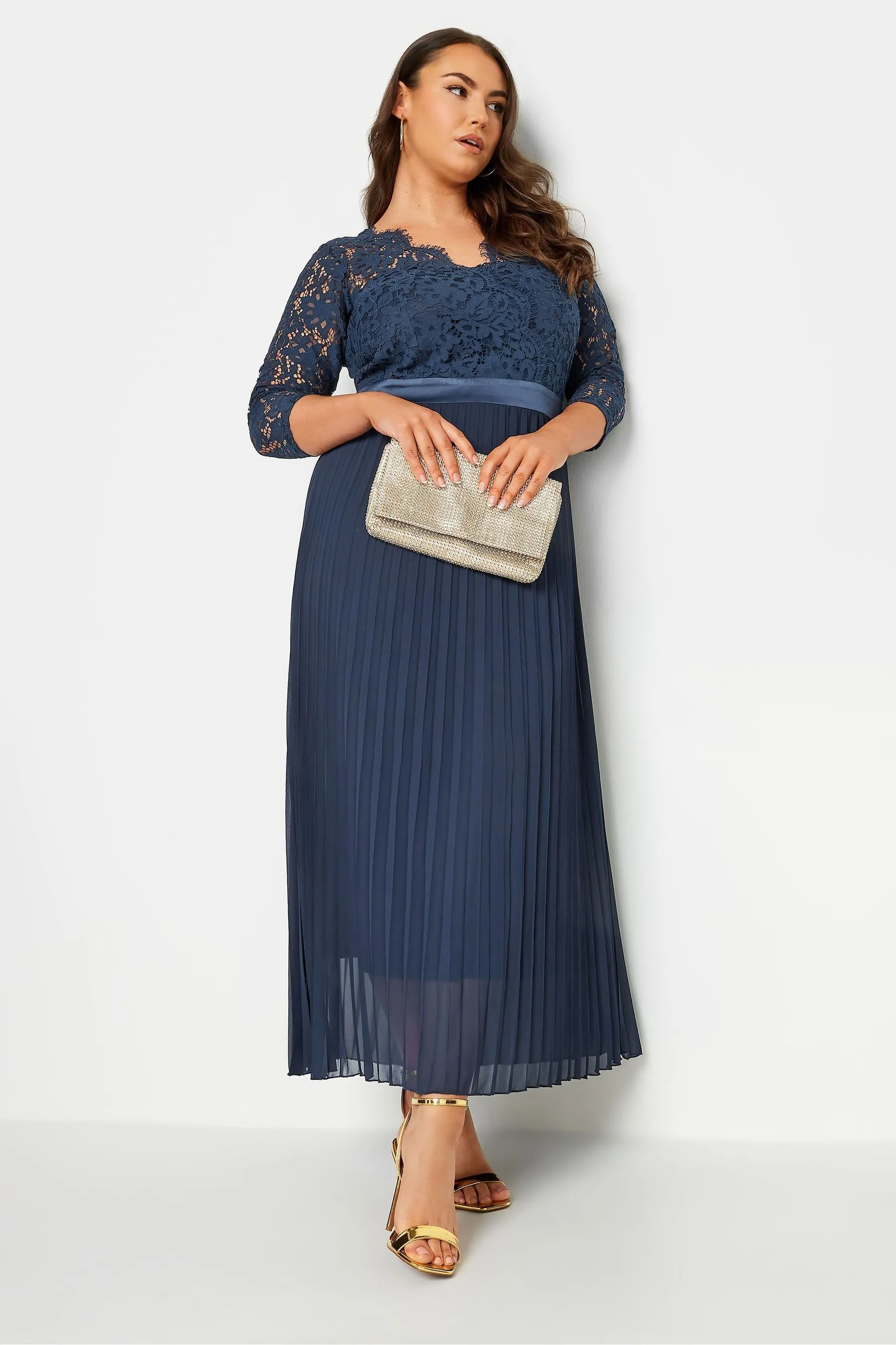 Yours Curve Pizzo - Abito maxi a A pieghe a portafoglio